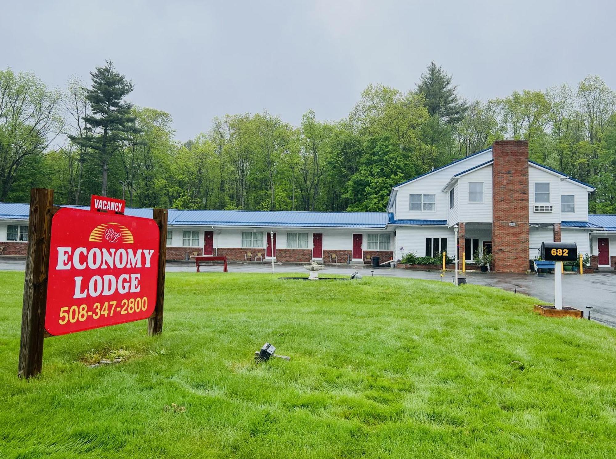 Economy Lodge 682 Main St Sturbridge Dış mekan fotoğraf