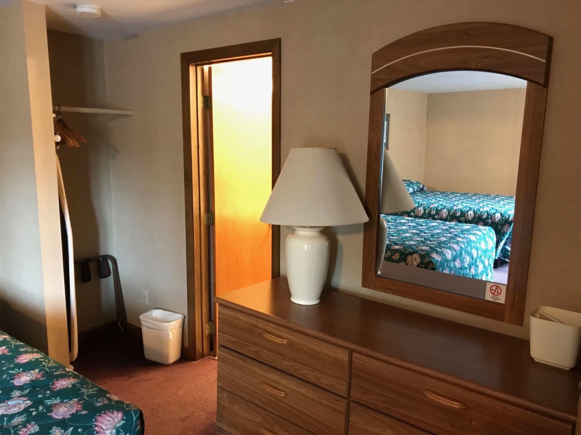 Economy Lodge 682 Main St Sturbridge Dış mekan fotoğraf