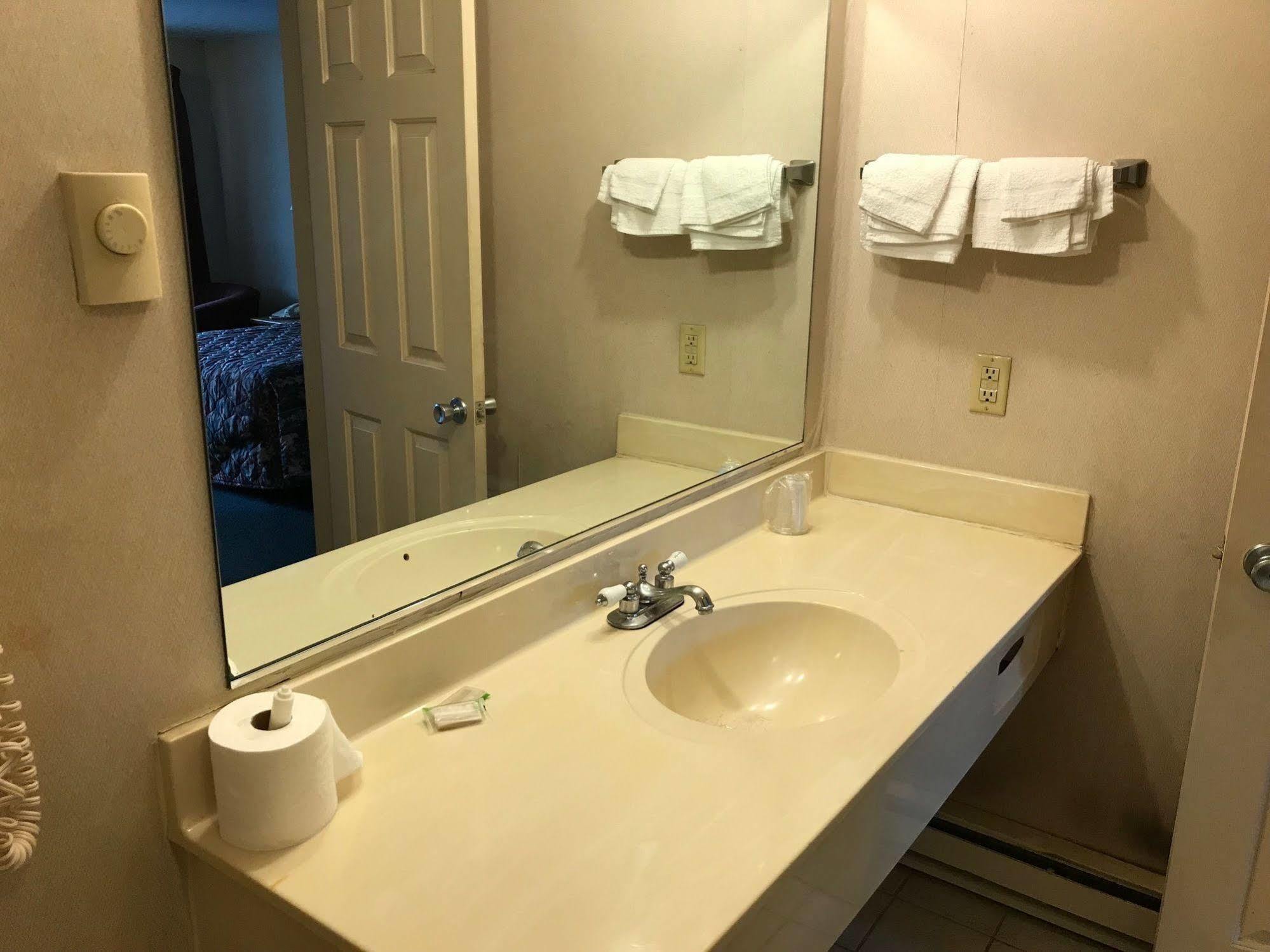 Economy Lodge 682 Main St Sturbridge Dış mekan fotoğraf