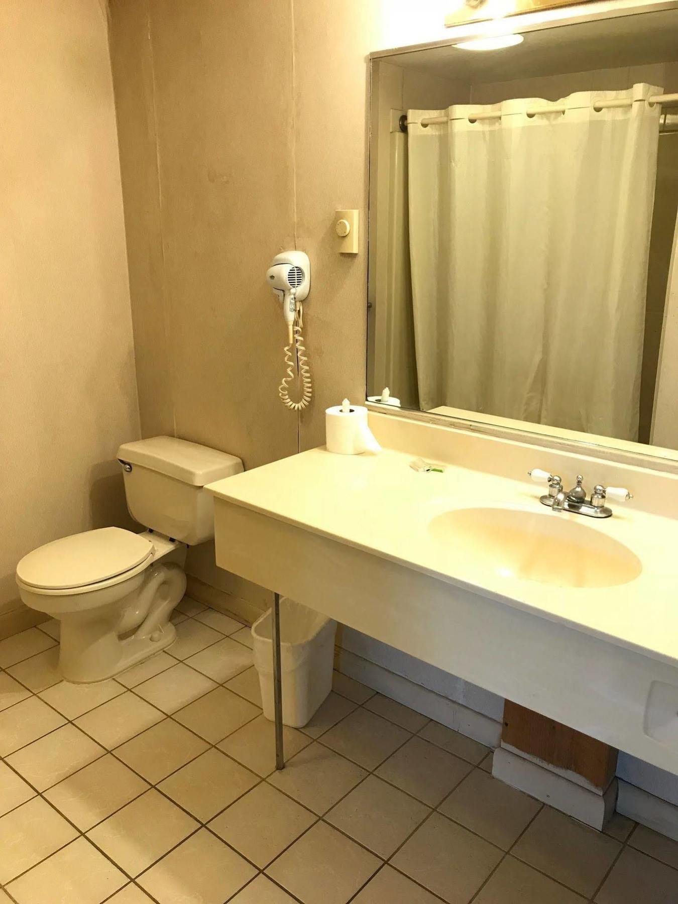 Economy Lodge 682 Main St Sturbridge Dış mekan fotoğraf